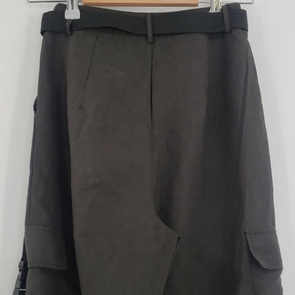 PrettyLittleThing black cargo detail joggers - Picture 7 of 10